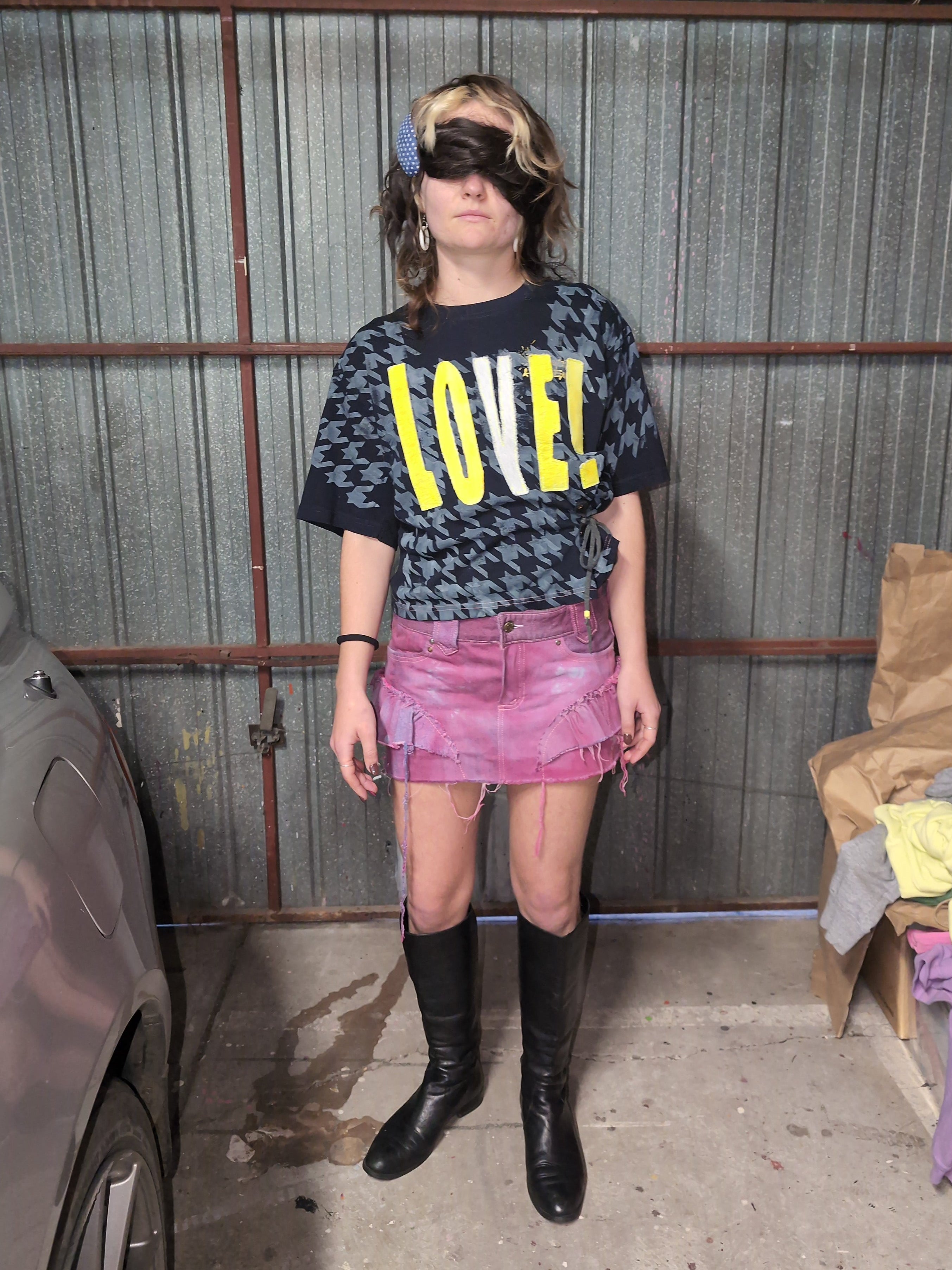 Love! Tee : Black/ Dark
